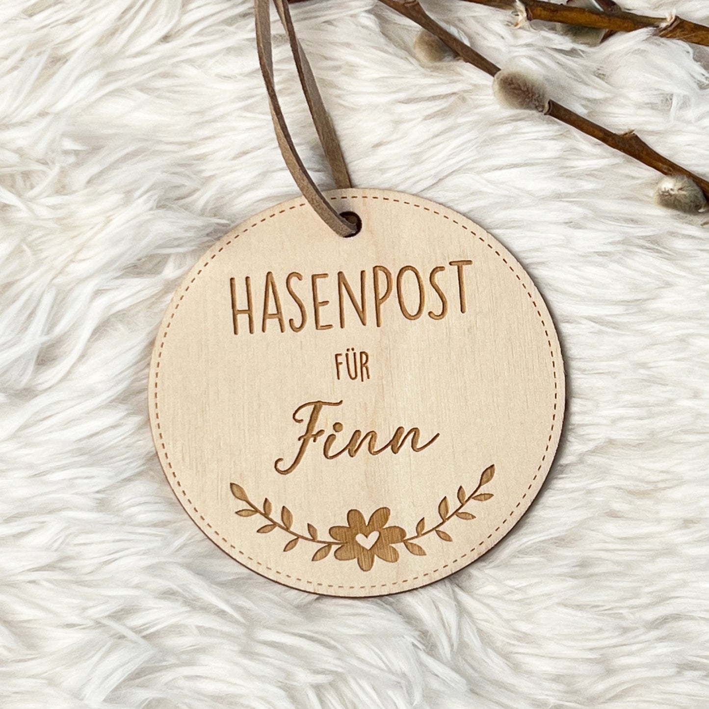 Personalisierter Korb-Anhänger aus Holz - Hasenpost