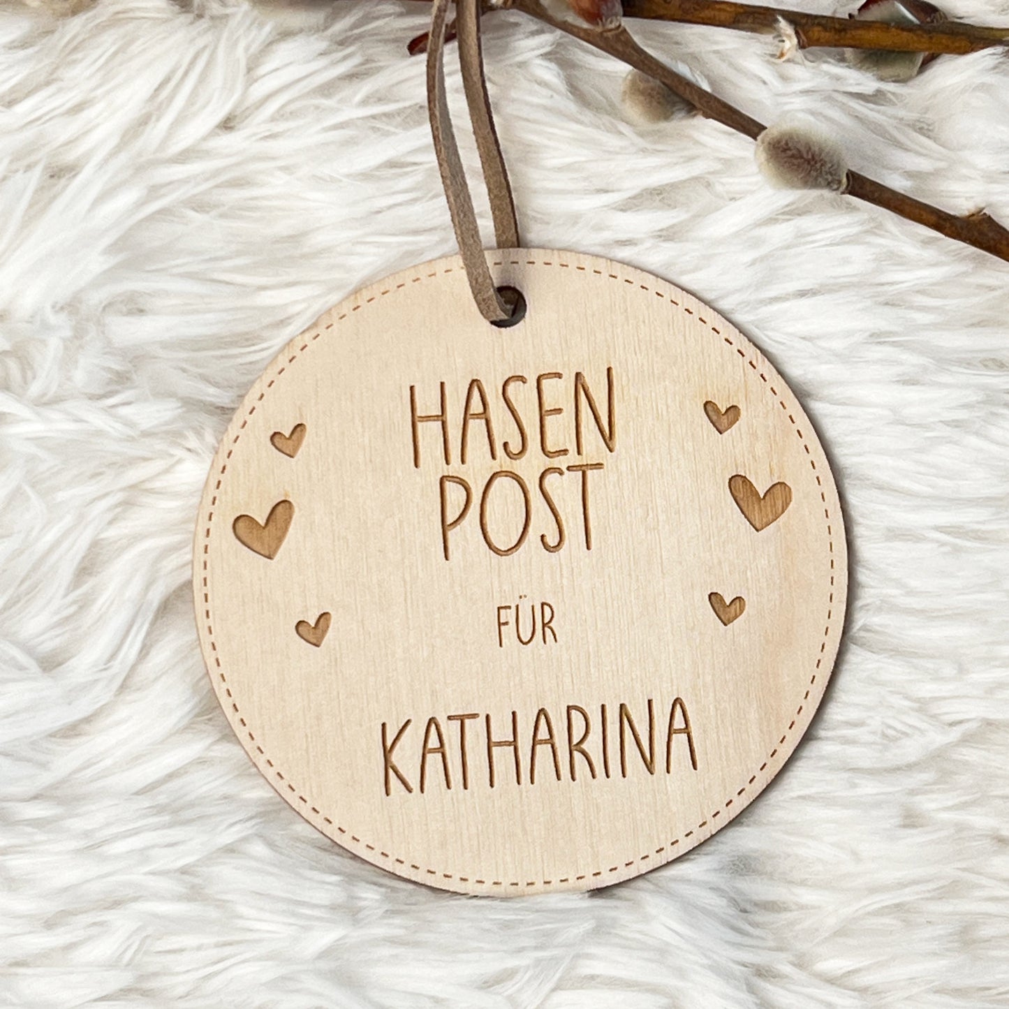 Personalisierter Korb-Anhänger aus Holz - Hasenpost