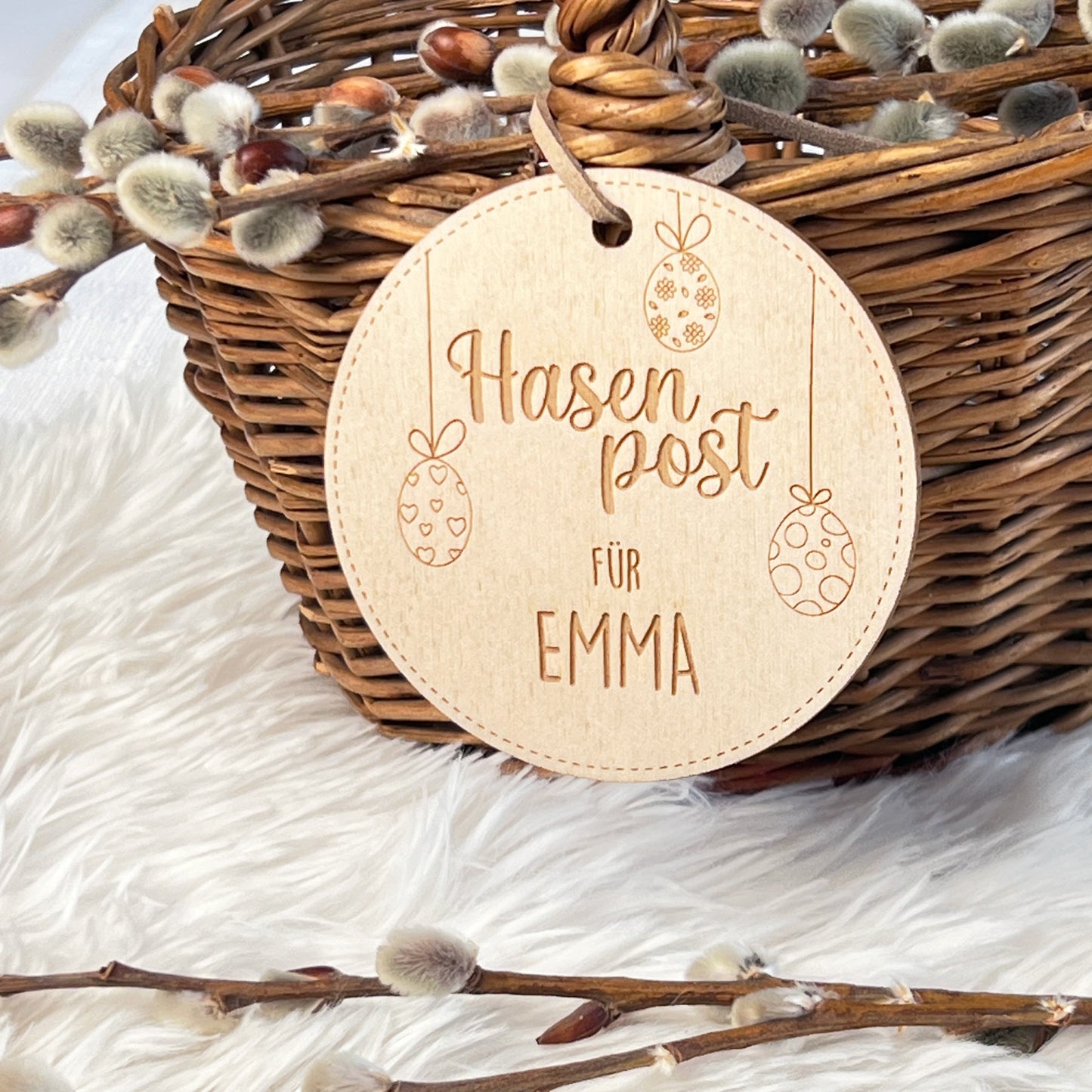 Personalisierter Korb-Anhänger aus Holz - Hasenpost