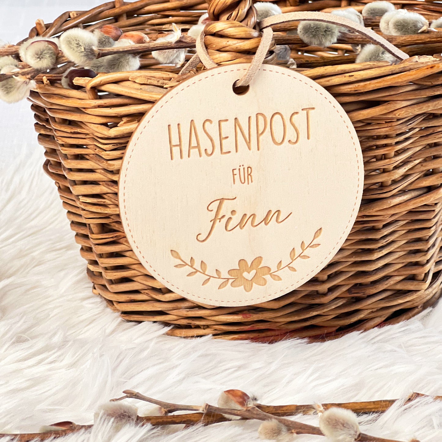 Personalisierter Korb-Anhänger aus Holz - Hasenpost
