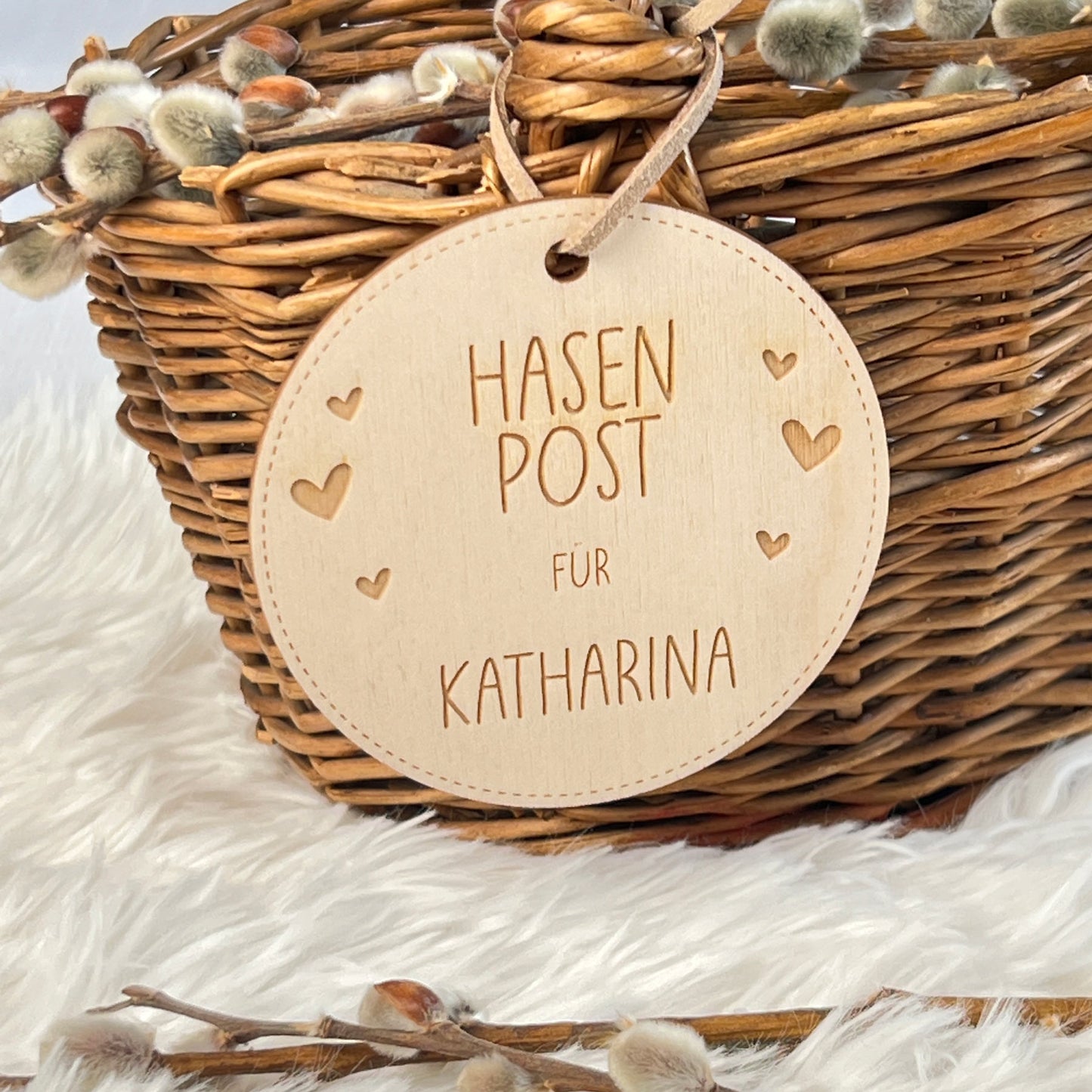 Personalisierter Korb-Anhänger aus Holz - Hasenpost