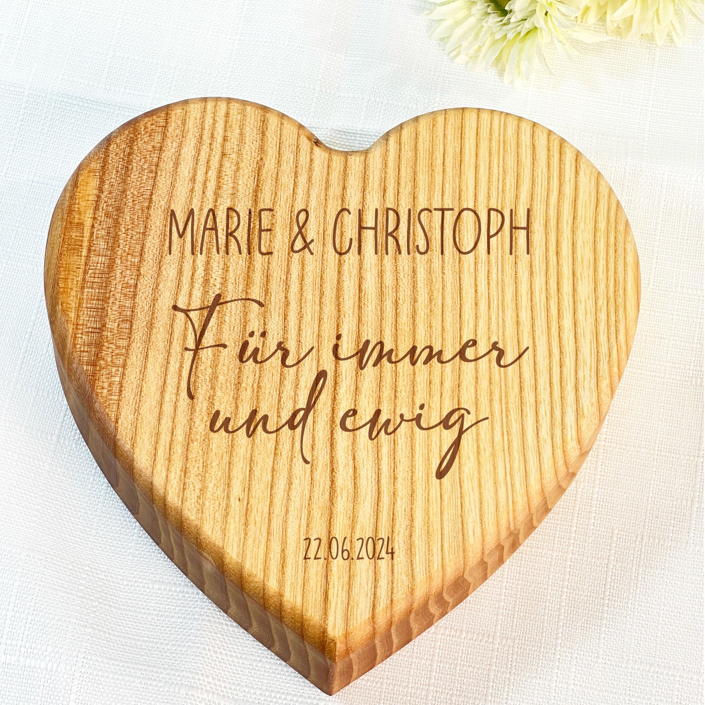 Personalisiertes Herz aus Holz mit Gravur - Hochzeitsgeschenk