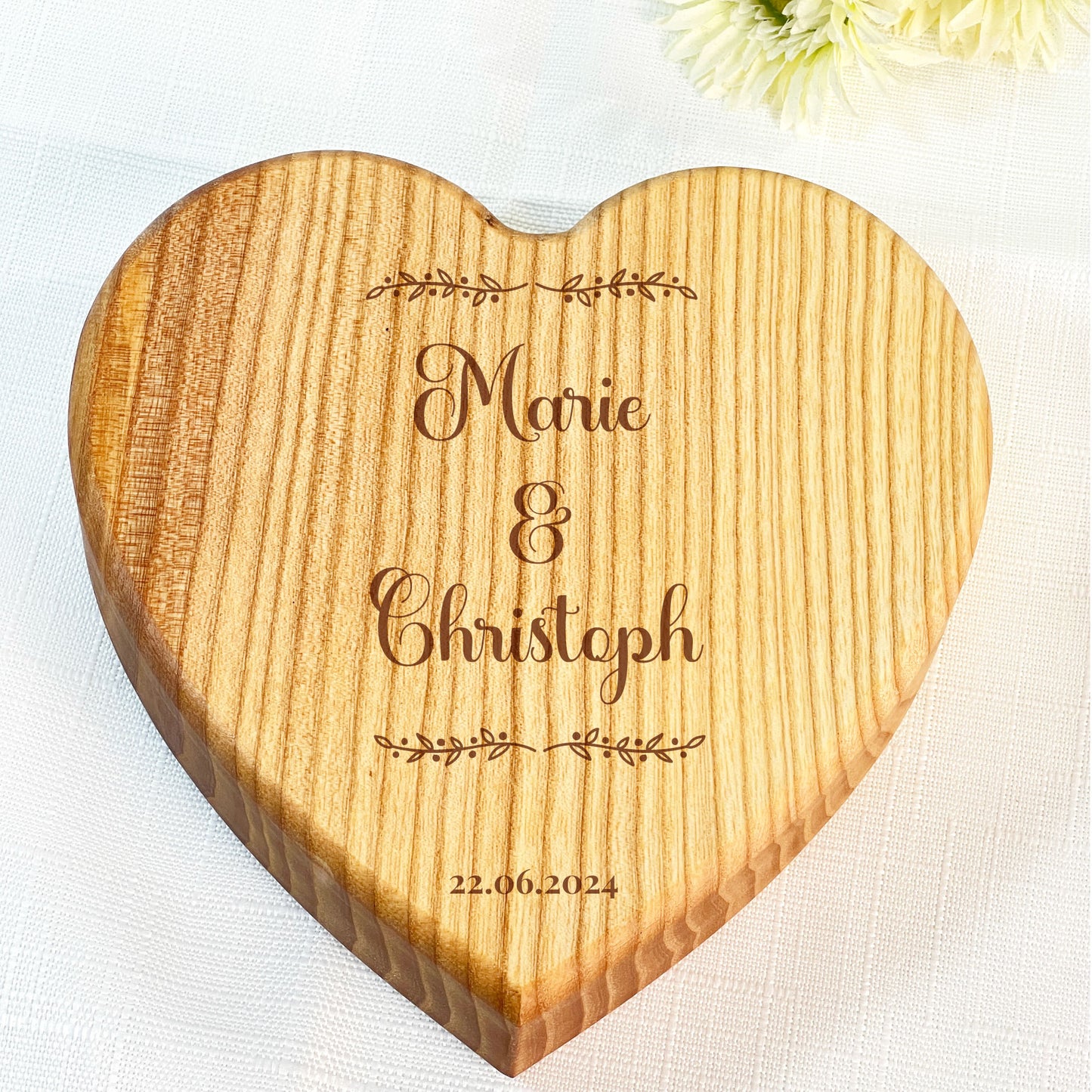 Personalisiertes Herz aus Holz mit Gravur - Hochzeitsgeschenk