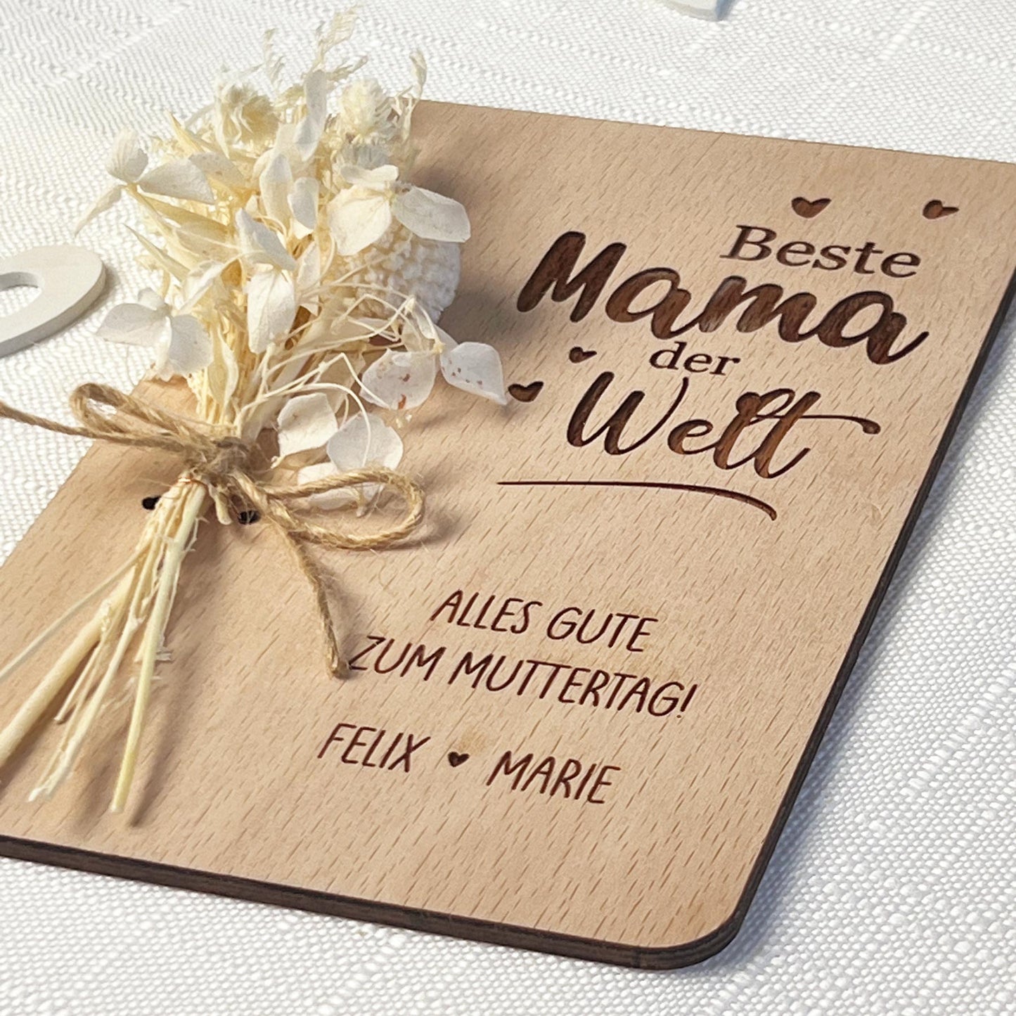 Muttertagskarte aus Holz mit Blumen - Personalisiert