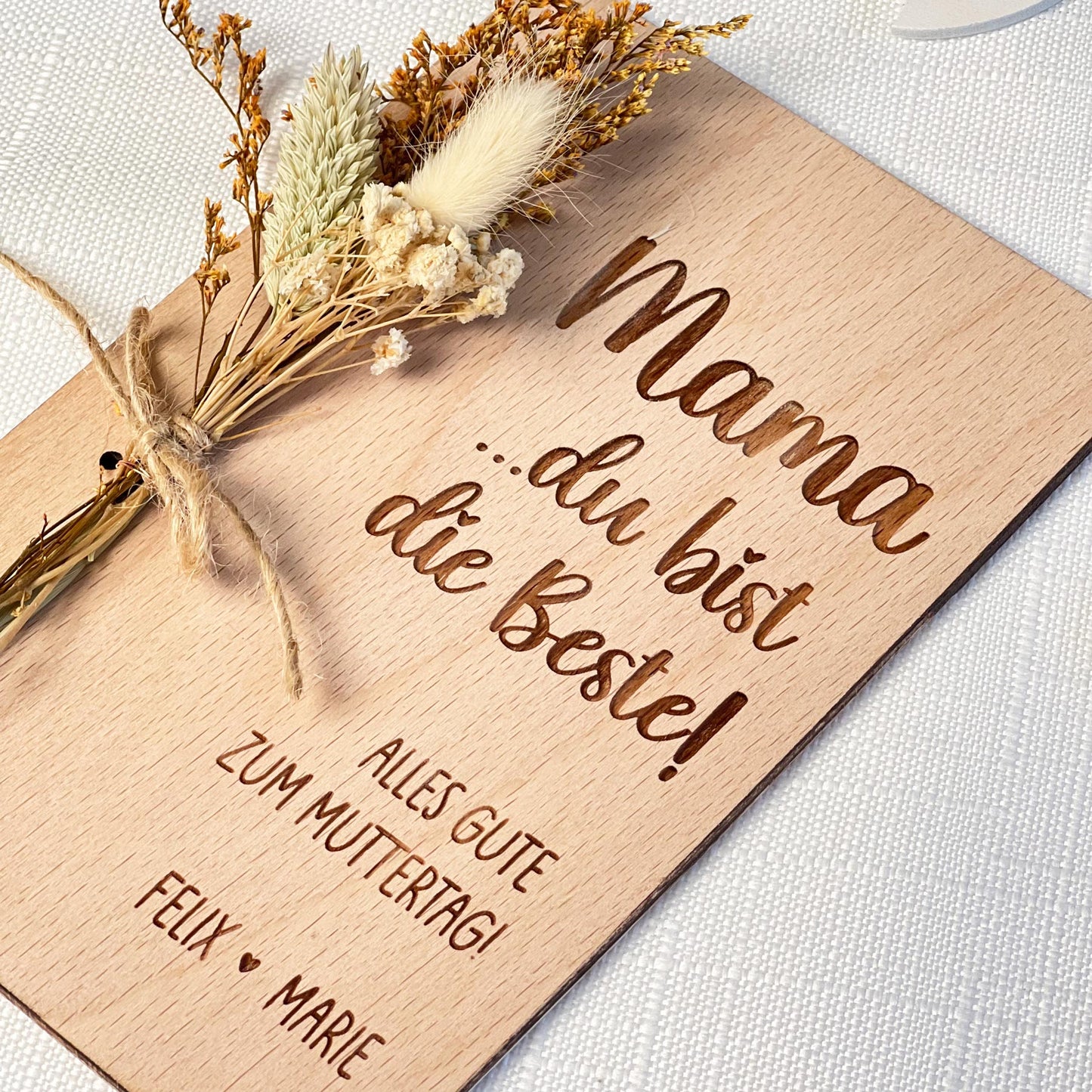 Muttertagskarte aus Holz mit Blumen - Personalisiert