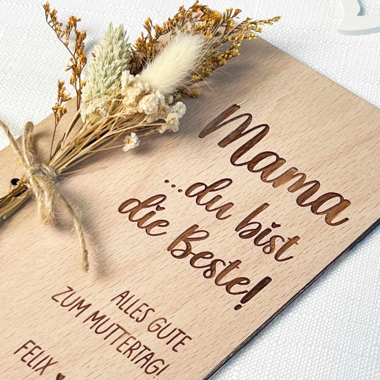 Muttertagskarte aus Holz mit Blumen - Personalisiert