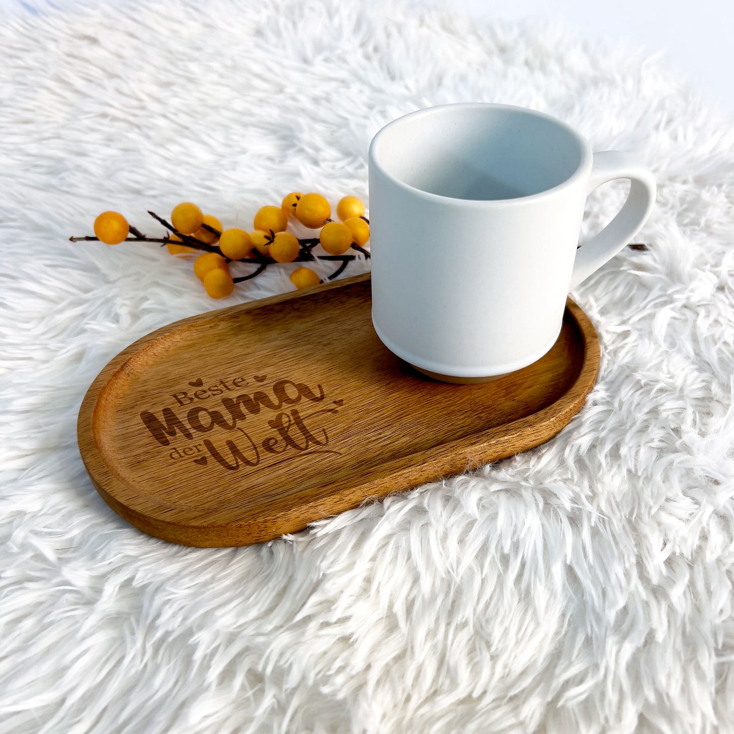 Graviertes Holztablett mit Becher - klein | Mama oder Papa