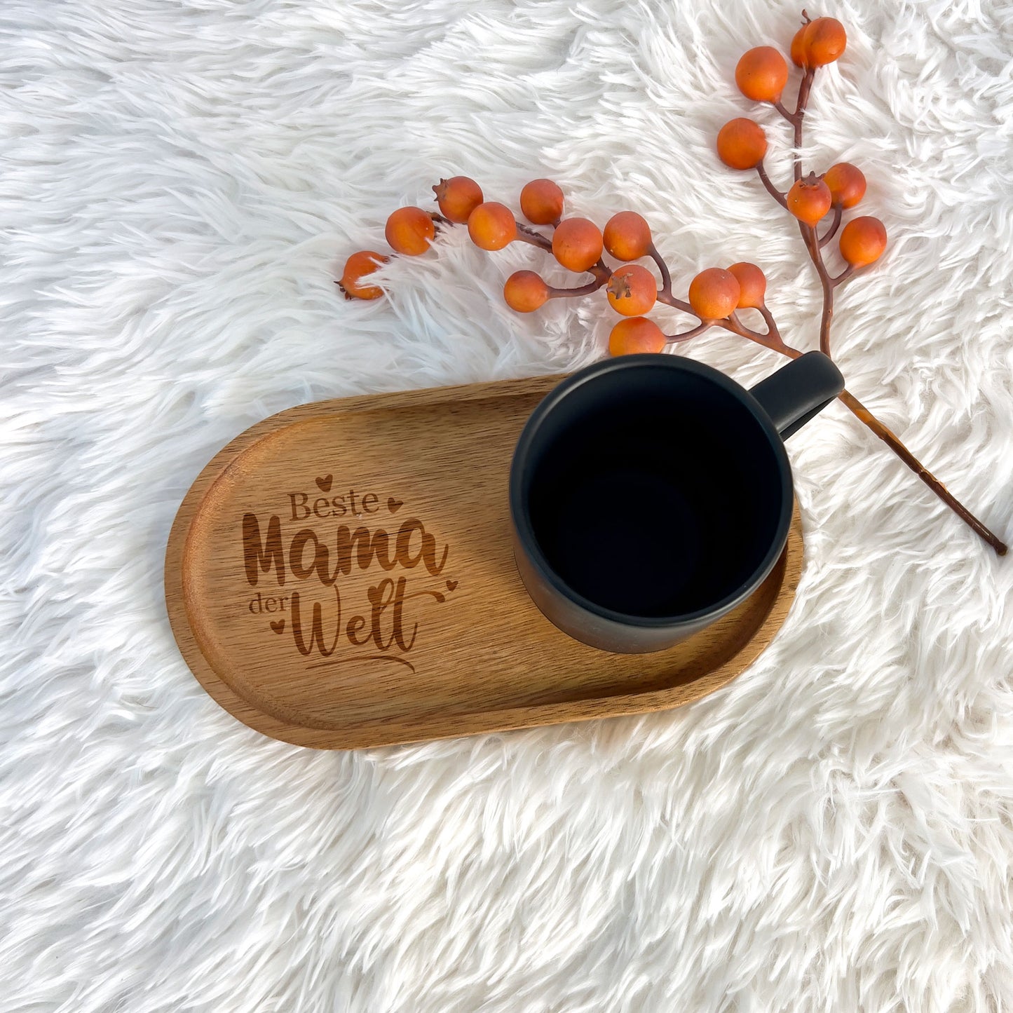 Graviertes Holztablett mit Becher - klein | Mama oder Papa