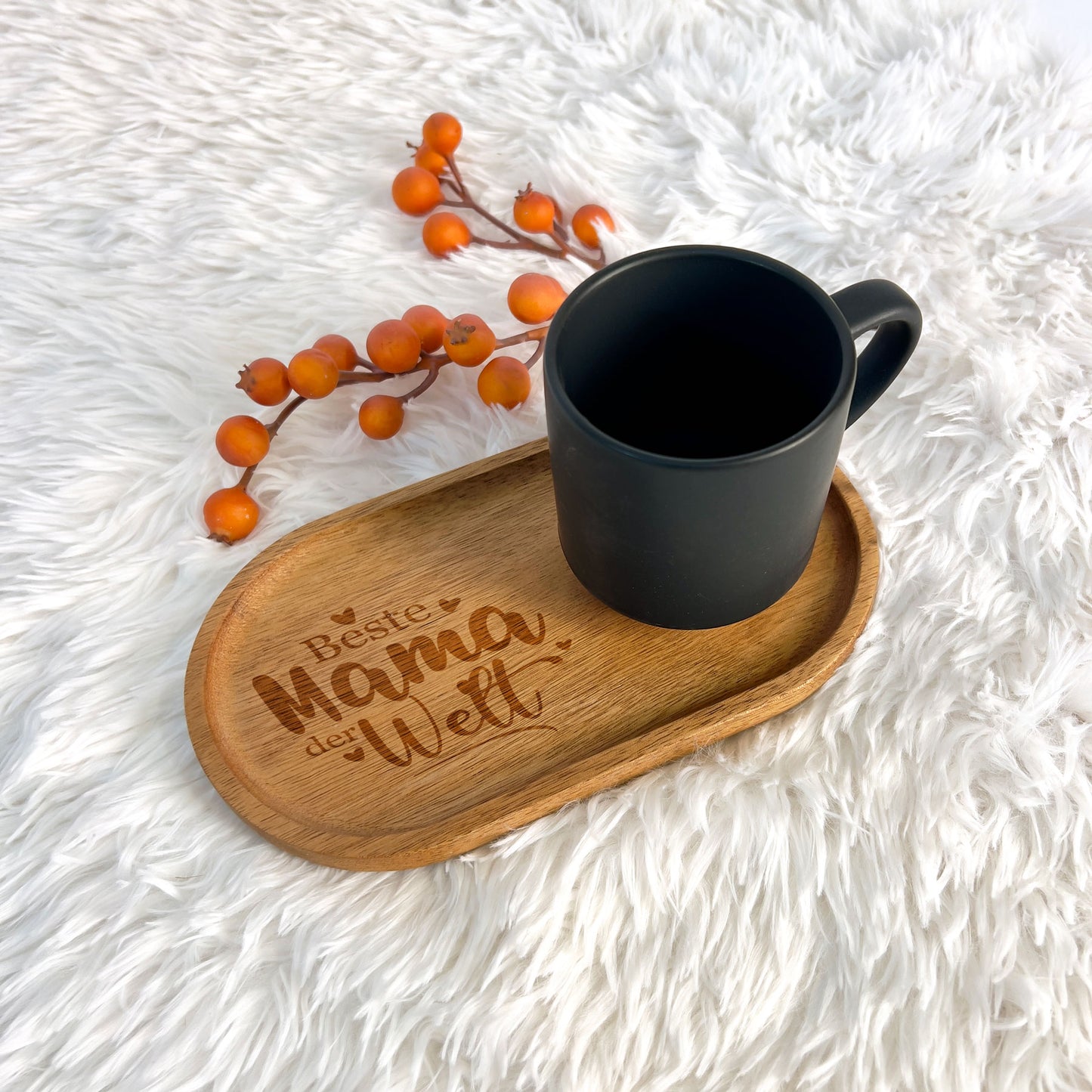 Graviertes Holztablett mit Becher - klein | Mama oder Papa