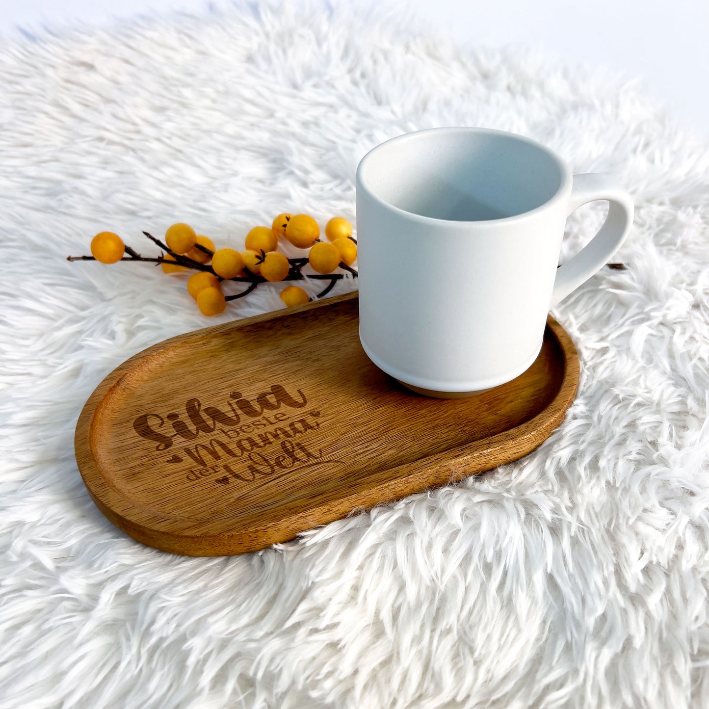 Graviertes Holztablett mit Becher - klein | Mama oder Papa