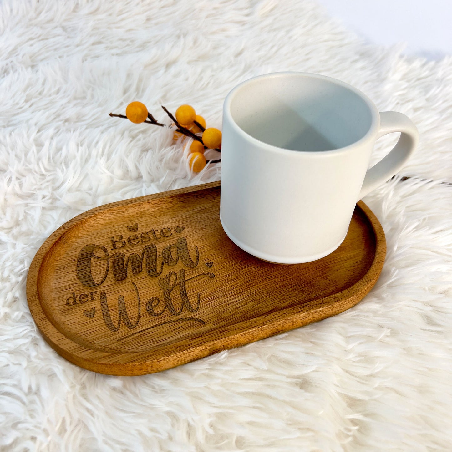 Graviertes Holztablett mit Becher - klein | Oma oder Opa