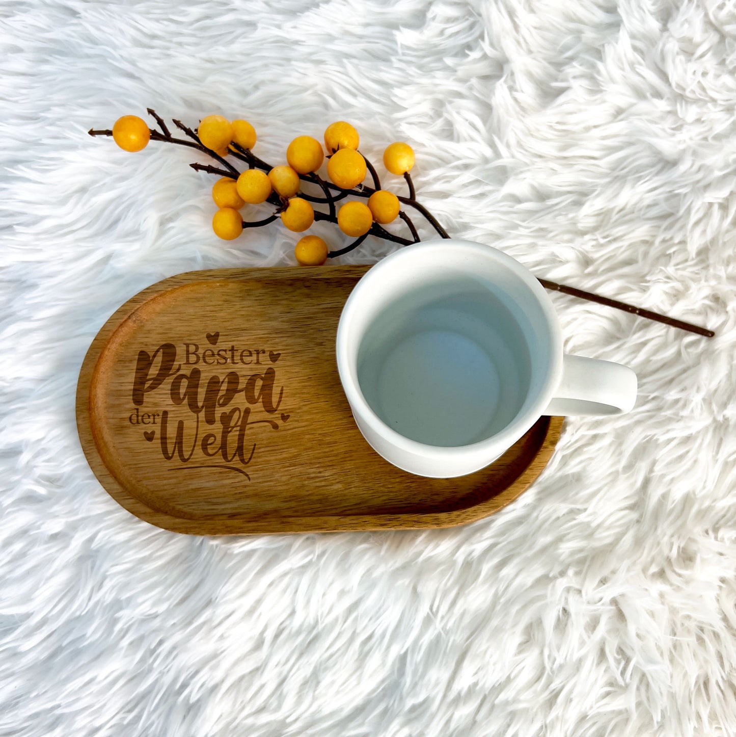 Graviertes Holztablett mit Becher - klein | Mama oder Papa