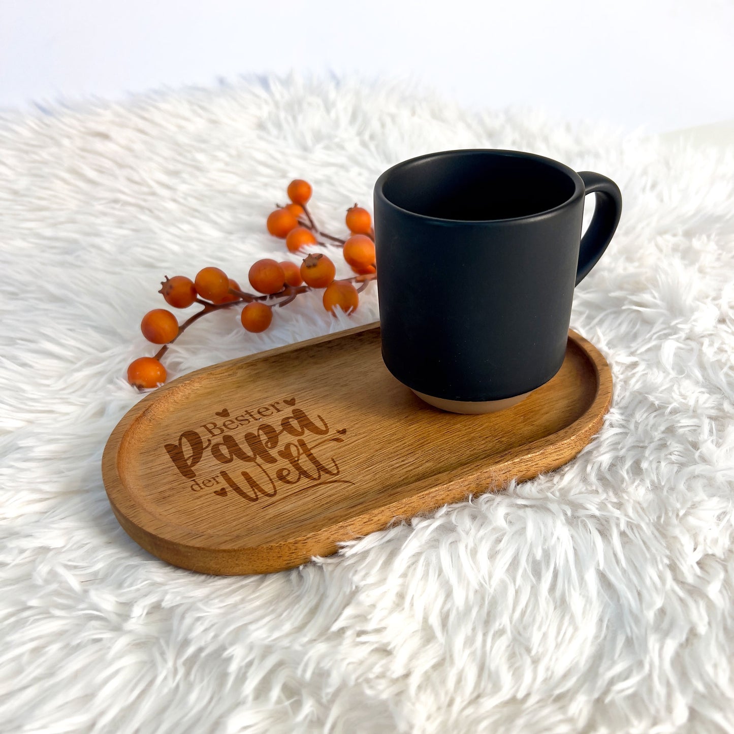 Graviertes Holztablett mit Becher - klein | Mama oder Papa