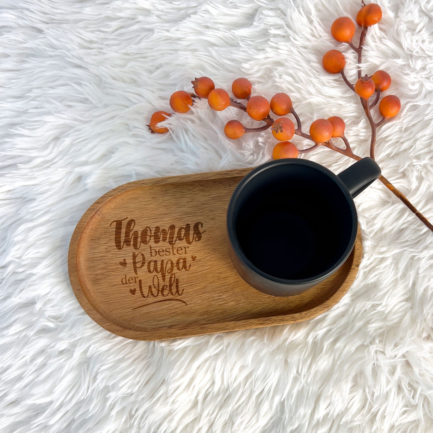 Graviertes Holztablett mit Becher - klein | Mama oder Papa
