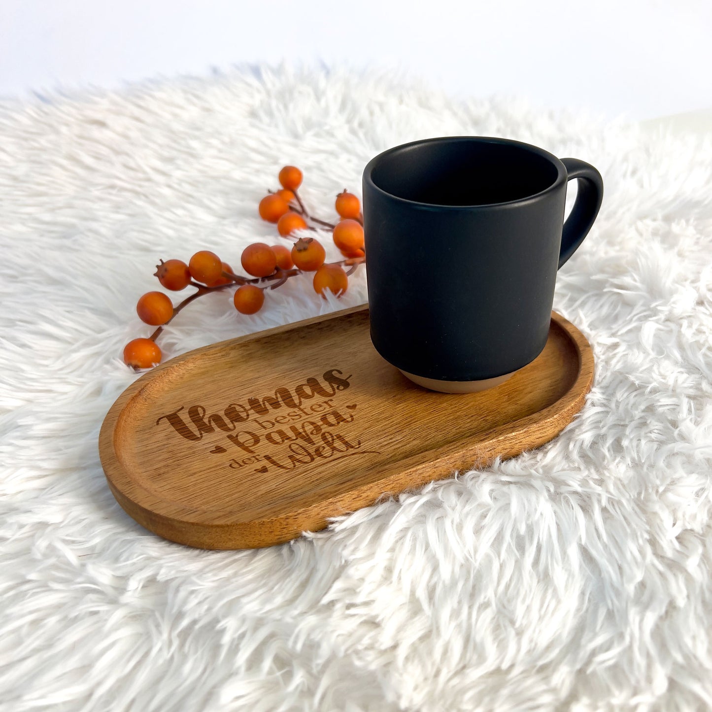 Graviertes Holztablett mit Becher - klein | Mama oder Papa