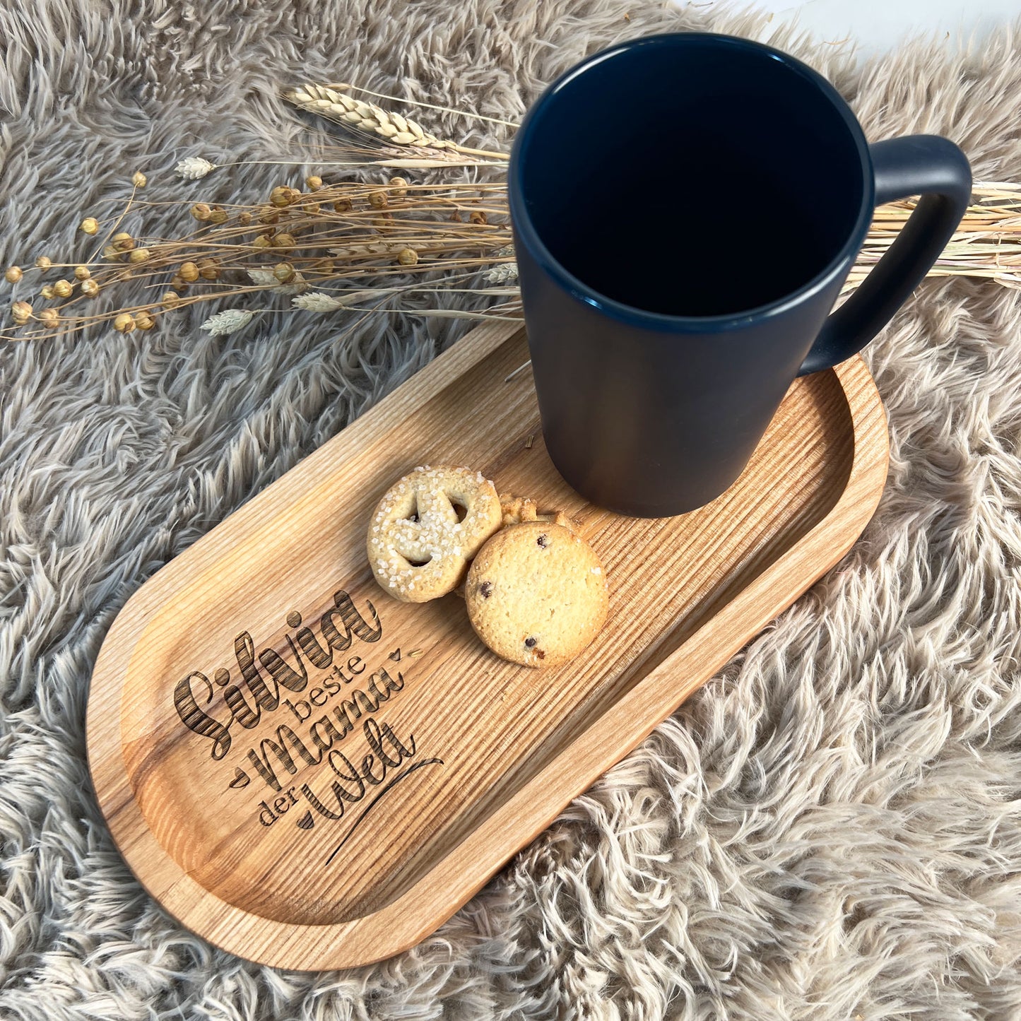 Graviertes Holztablett mit Becher - groß | Mama oder Papa