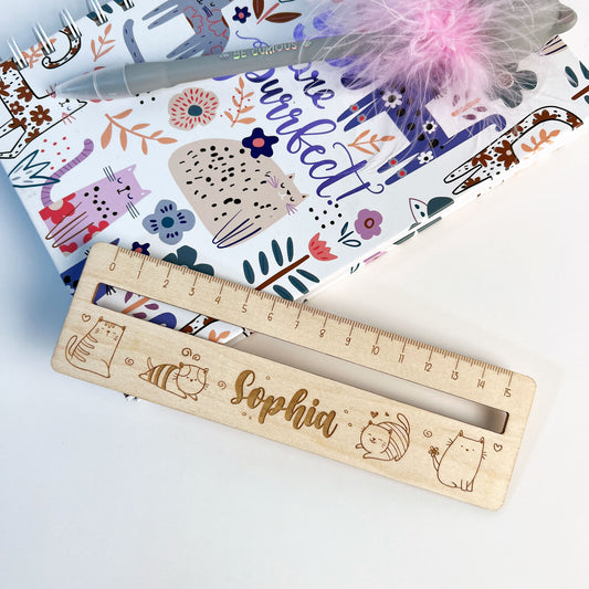 Personalisiertes Lineal aus Holz mit Name