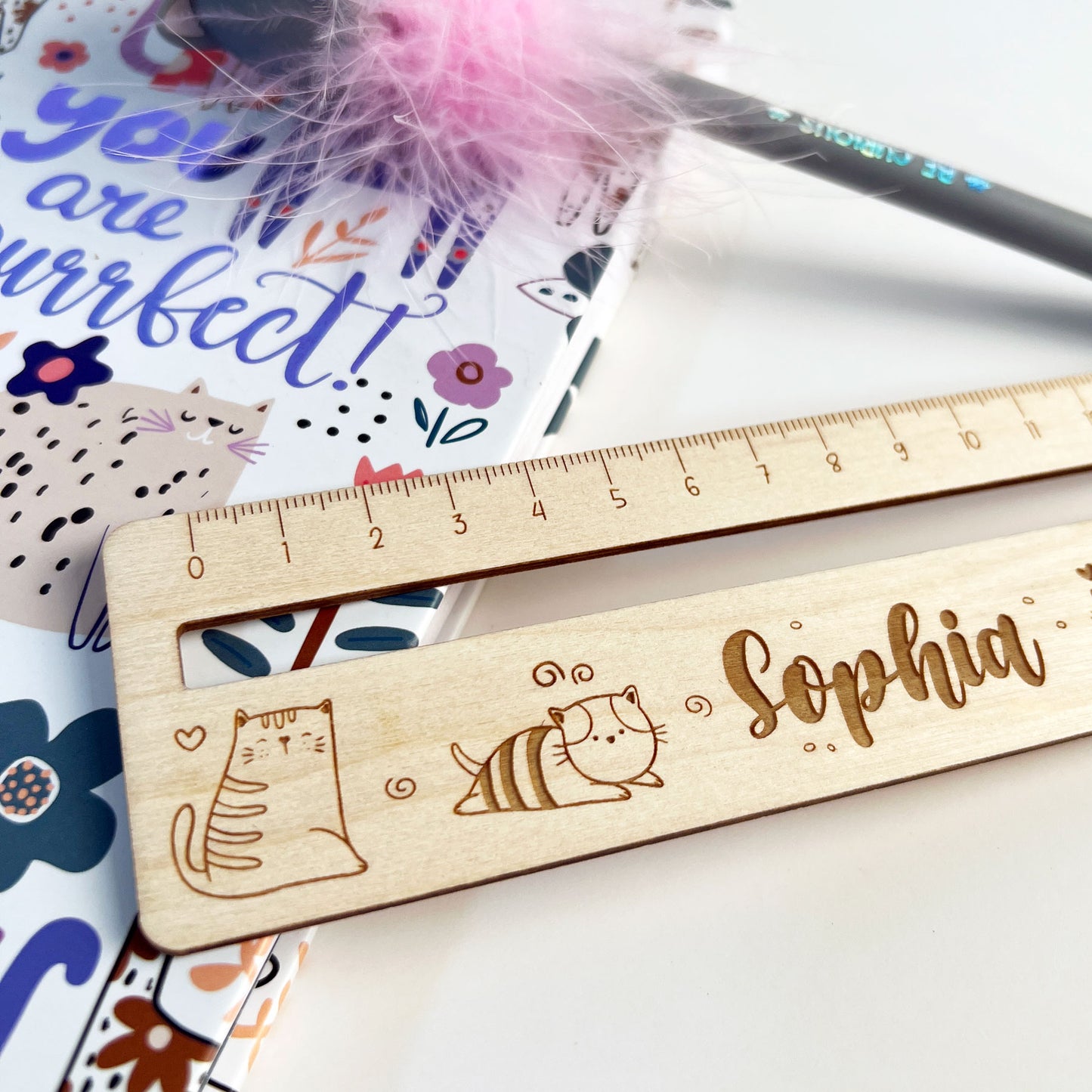 Personalisiertes Lineal aus Holz mit Name