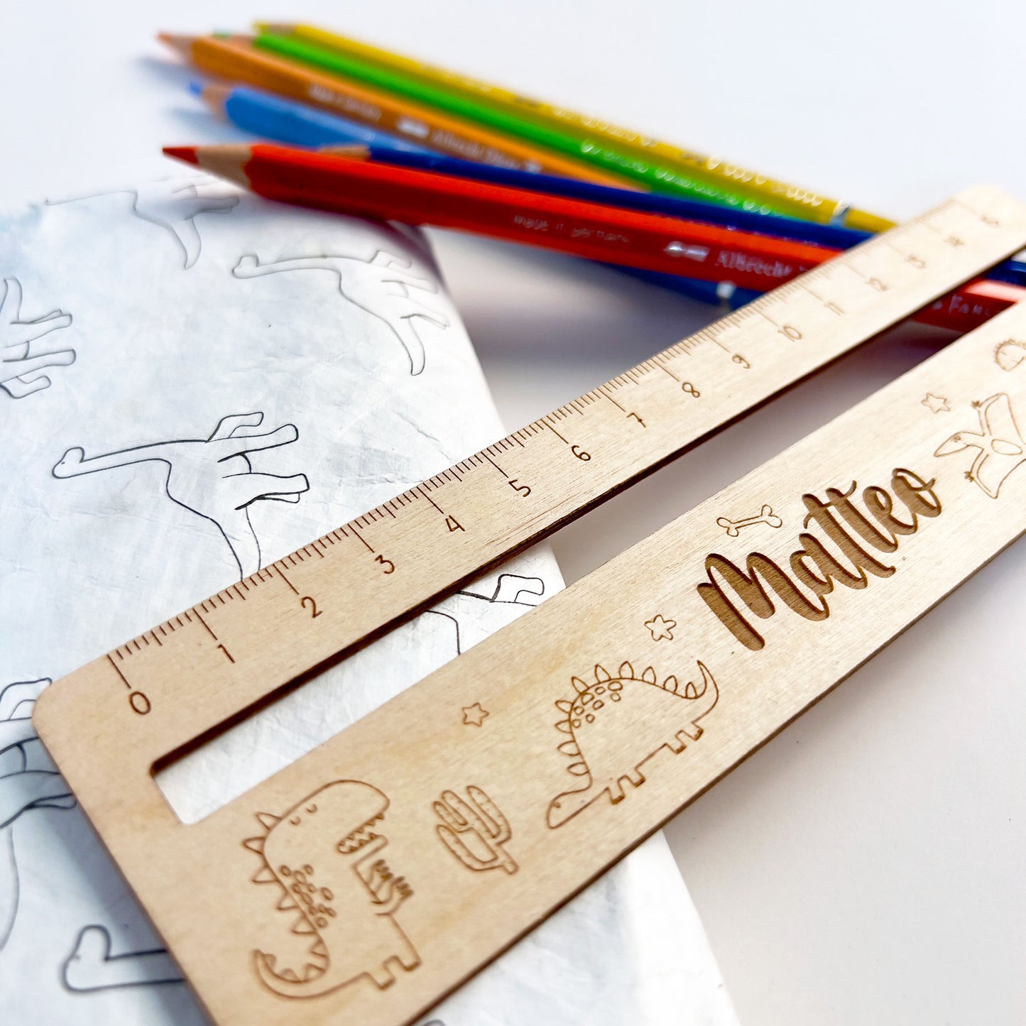Personalisiertes Lineal aus Holz mit Name