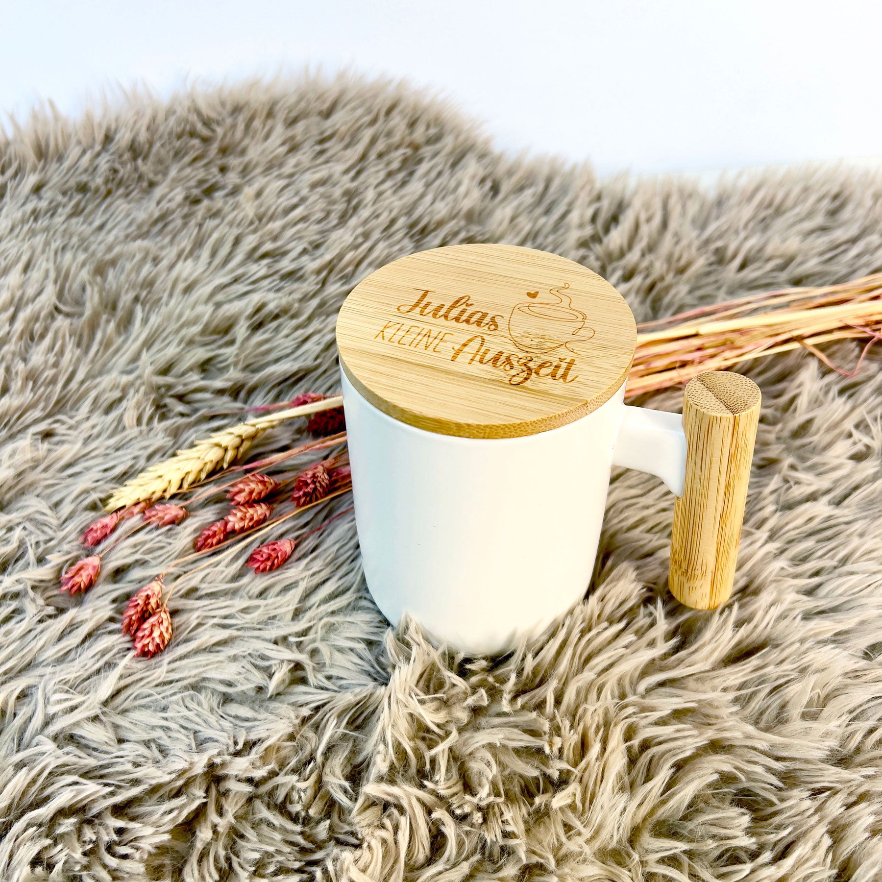 Porzellan-Becher mit Holzdeckel personalisiert