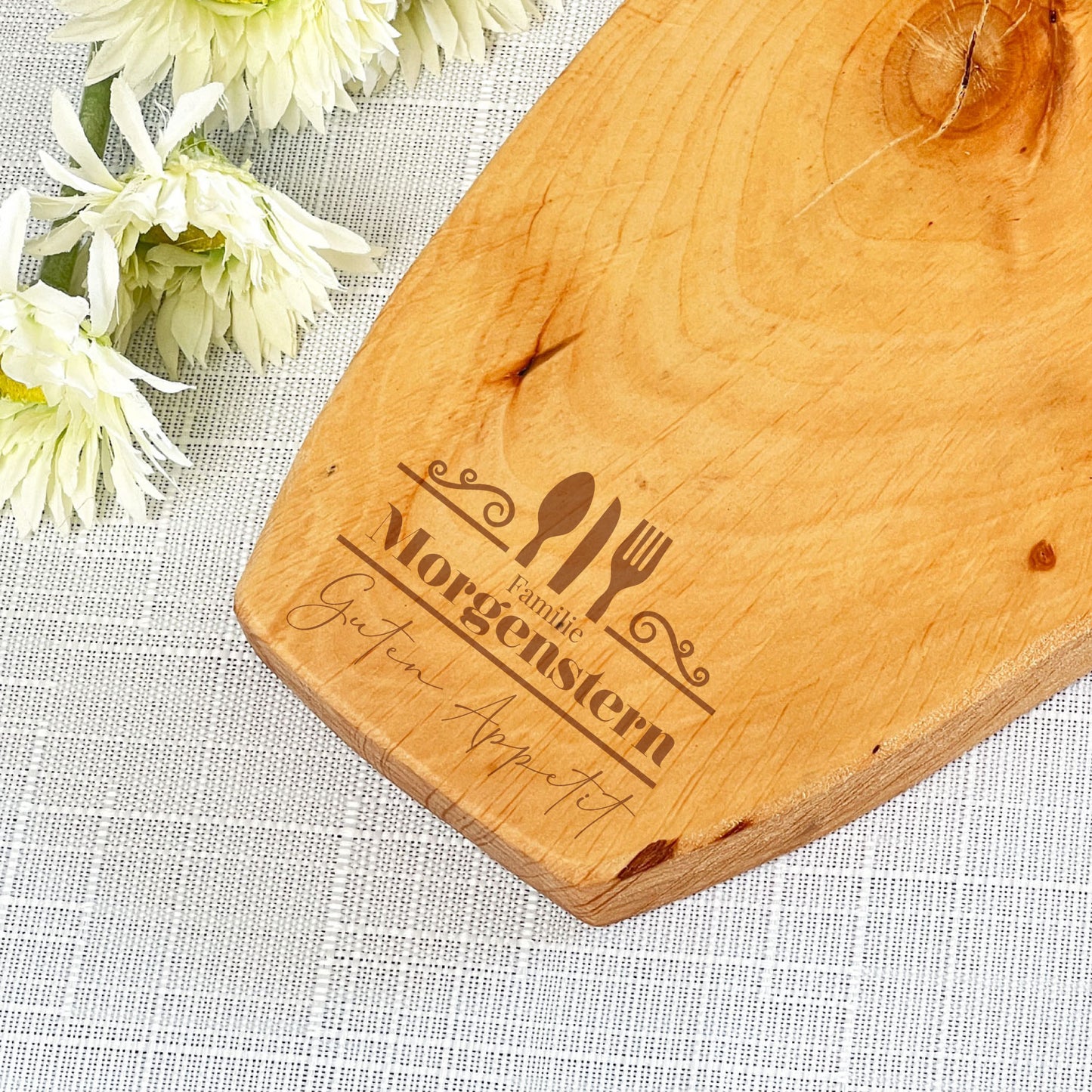 Servierbrett aus Holz mit Lochgriff - Personalisiert