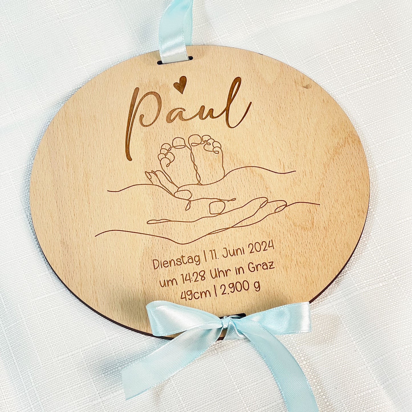 Geburtsschild aus Holz mit Name und Geburtsdaten