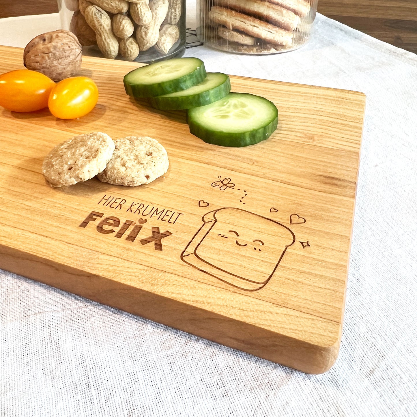 Holz Frühstücksbrettchen mit Tiermotiv und Lederband - Personalisiert