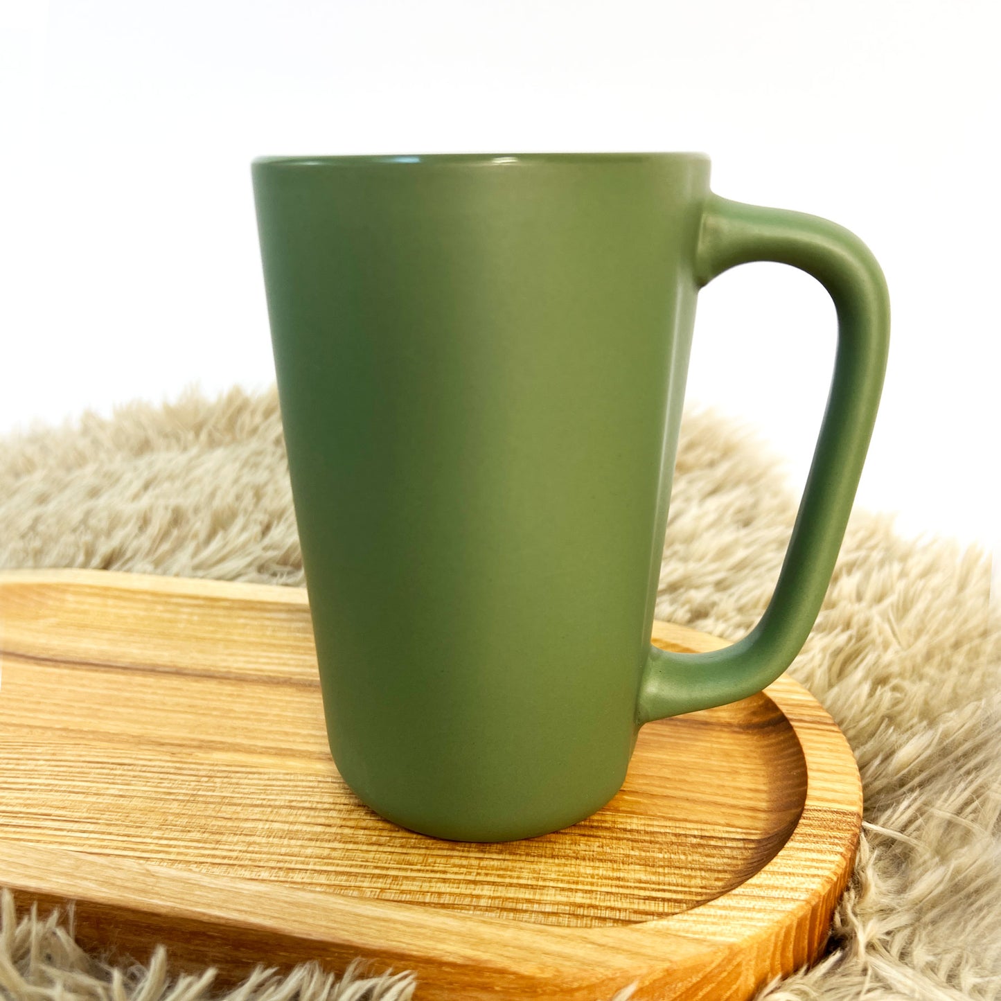 Graviertes Holztablett mit Becher - groß | Mama oder Papa