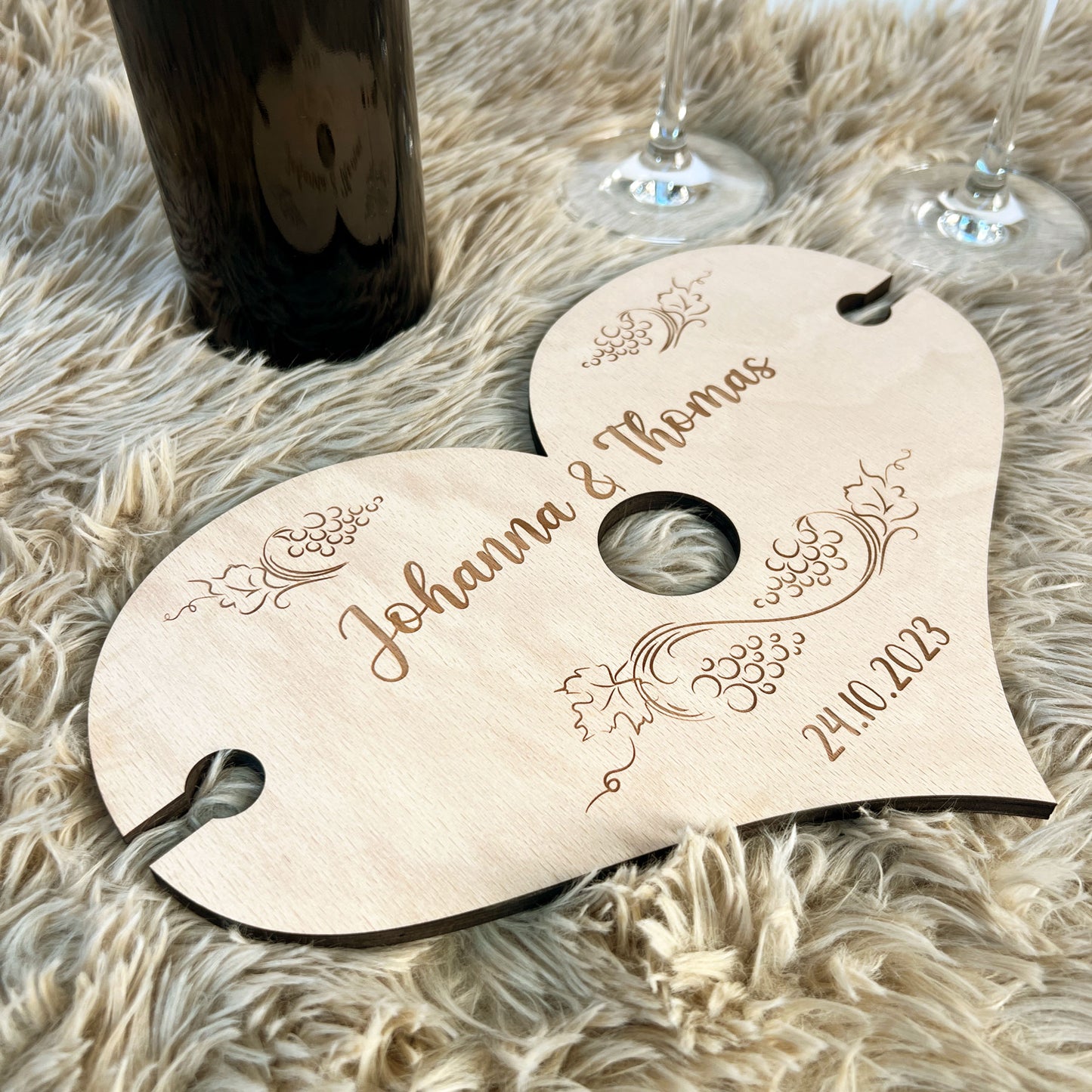 Herz-Weinglashalter aus Holz - Personalisiert