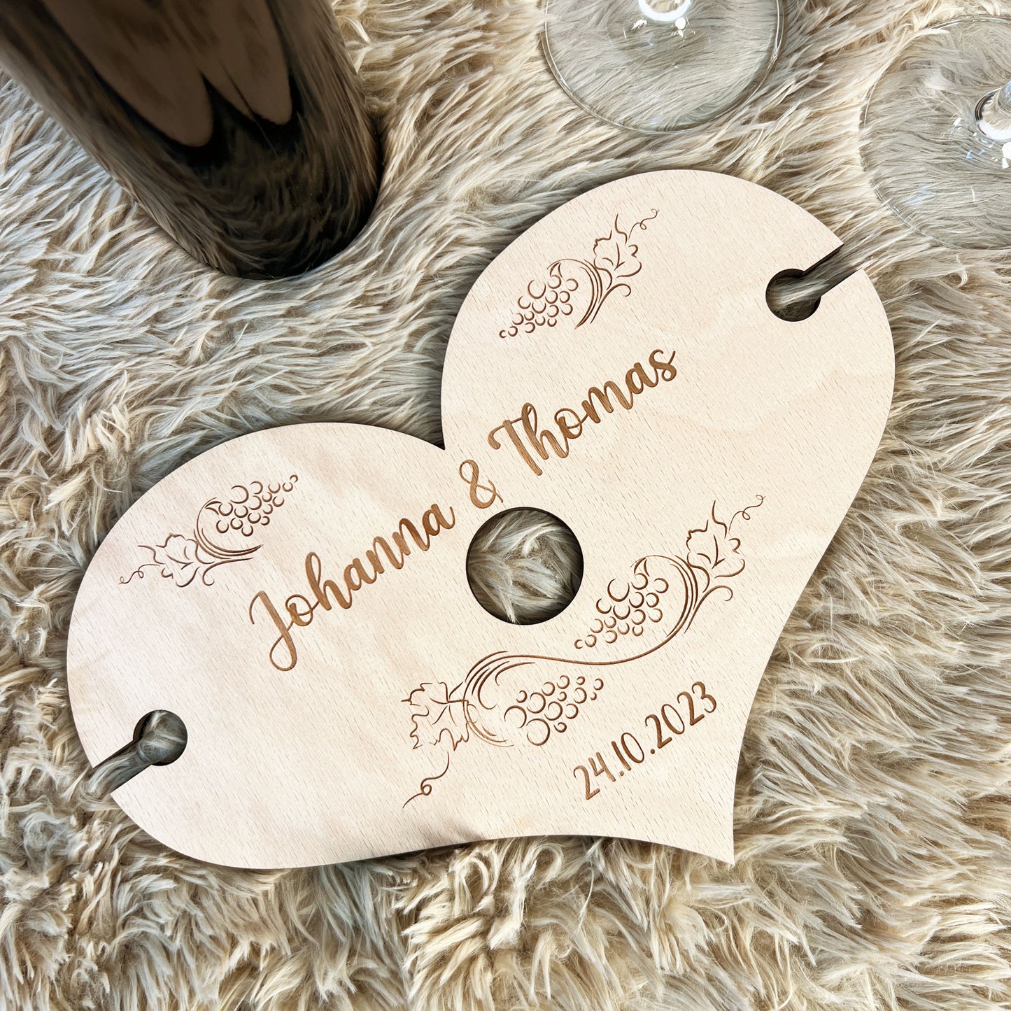 Herz-Weinglashalter aus Holz - Personalisiert
