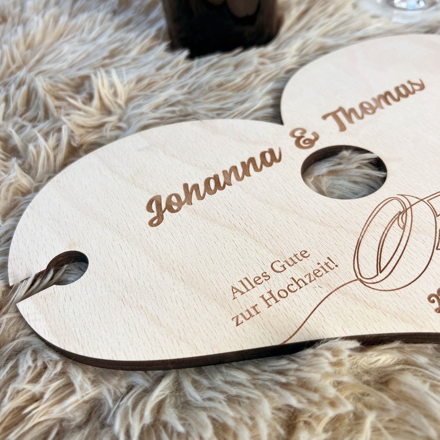 Herz-Weinglashalter aus Holz - Personalisiert