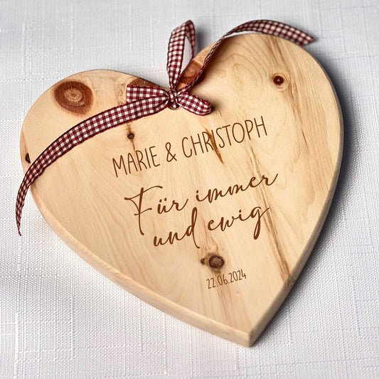 Personalisiertes Zirbenholz Herz mit Gravur - Hochzeitsgeschenk