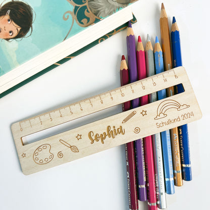 Personalisiertes Lineal aus Holz mit Name
