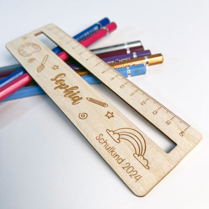 Personalisiertes Lineal aus Holz mit Name