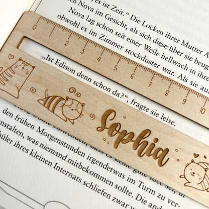Personalisiertes Lineal aus Holz mit Name