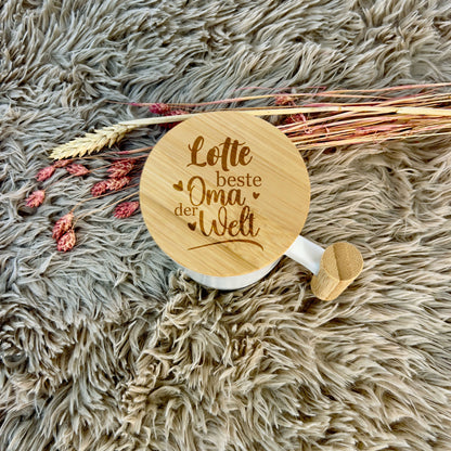 Porzellan-Becher mit Holzdeckel personalisiert | Oma oder Opa